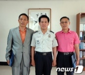 부안署, 충혼탑 정비 유공 업체대표에 감사장
