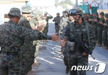 기지로 복귀하는 장병들