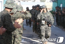 기지로 복귀하는 장병들