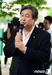 대전서 현장투어 진행하는 김무성 의원