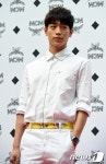 서강준 명동에 나타난 화이트 프린스