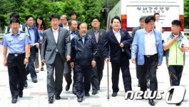 진도체육관 방문하는 세월호 특위 與의원들