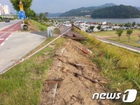공주시 신관동 불법설치 된 데크 길 철거