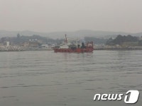 울주군 신리항 앞바다서 폐기물수거선 좌초
