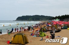 속초해수욕장 개장 첫 주말 ‘인산인해’