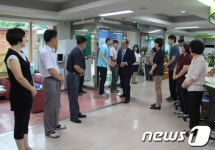 무주군청 민원실 친절 짱…하루 2회씩 친절교육