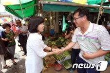 동작구 남성시장 찾은 나경원 출마했습니다