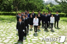 [단신] 진주시의회 제7대 의원, 충혼탑 참배