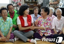 경로당 찾은 나경원 후보