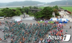 자전거 타고 평화통일 기원