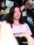 화영, 오랜만에 외출