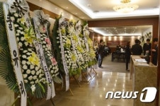 故 유채영 애도하는 근조 화환들