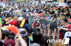 쏭크란 축제 부럽지 않다