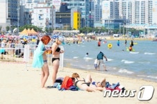 썬텐 즐기는 비키니족