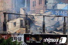 폭판 맞은 듯 붕괴 되버린 건물