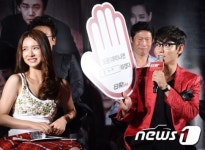 탑-신세경, 여성 팬 50명, 남성 팬 70명에 이마 뽀뽀 공약