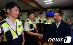 명동파출소 찾은 정종섭 안행부 장관
