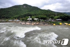 승용차 휩쓸고 간 청도 계곡