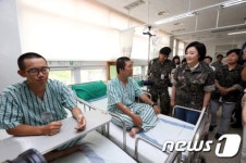 육군훈련소 병원 방문한 박영선 위원장