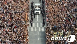 교황 시복식 열린 광화문 인근 편의점 매출 껑충