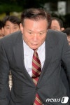 고개 숙이는 박상은 의원