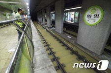 부산에 내린 집중호우에 열차운행 중단