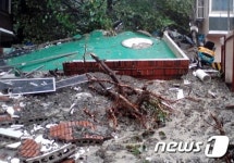 산사태로 붕괴된 경로당