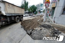 부산 구포동 도로 파손 폭우의 흔적