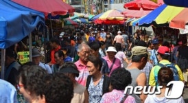 추석 앞두고 시민들로 붐비는 모란시장