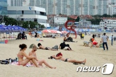 8월의 마지막 주말 피서 즐기는 사람들
