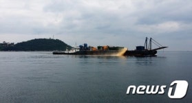 [풍경] 남해군 양식장은… 적조와 전쟁 중