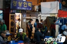 추석 앞둔 인력시장, 아침부터 북적