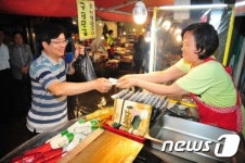 [동정]염태영 수원시장, 화서시장 등 전통시장 방문 격려