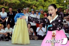 흥겨운 경기민요 공연...