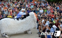 사자춤 공연 관객도 함께해요