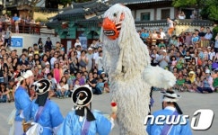 흥미진진 사자춤 공연