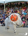 흥겨운 사자춤 공연