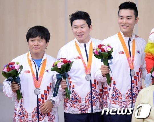 한국 배드민턴과 사격 대표팀, 파리 올림픽 출전을 위해 출국