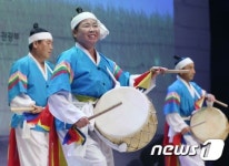나이 없는 날 진도북춤 흥겹게