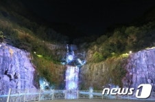 밤에 더 멋진 중랑구 용마폭포… 26일 새단장 첫선
