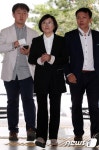 피의자 신분으로 경찰 출석하는 김현