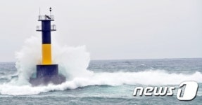 서귀포 앞바다 높아지는 파도