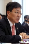 윤상직 장관 국감 답변