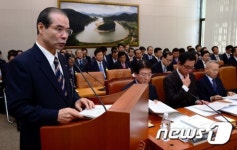 업무보고하는 이종구 회장