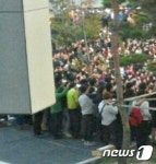 [사진]판교 지하철 환풍구 붕괴사고 직전 아찔한 모습