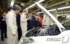 윤상직 장관, 르노삼성자동차 부산공장 방문