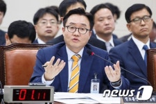 답변하는 박수용 정보통신산업진흥원장