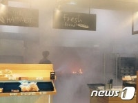 홈플러스 동수원점 화재…자체진화 나선 점원