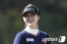 백규정 환한 미소
