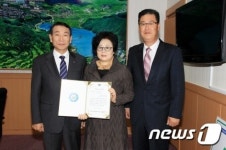 정읍 형제농장 김미옥 대표, 장학재단에 200만원 기탁